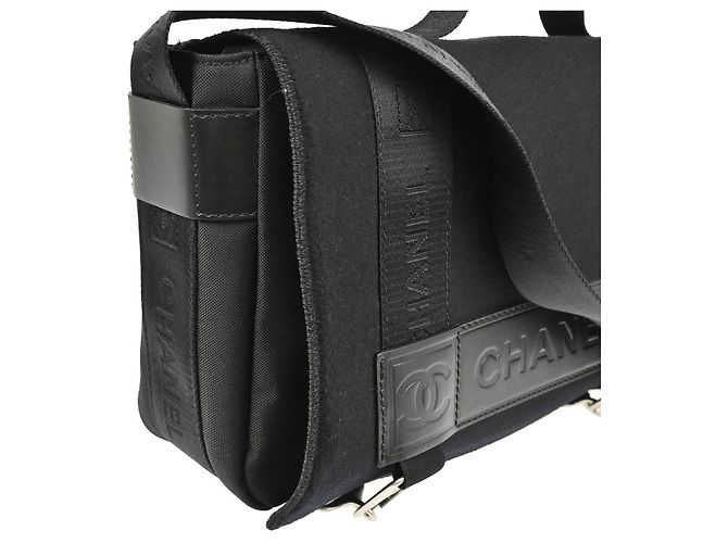 Chanel Sport Line Flap Messenger in lana e nylon Small Nero - vista 3