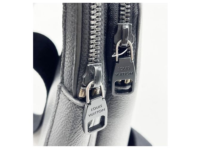 Borsa a tracolla Louis Vuitton Avenue Sling Nero - vista 7