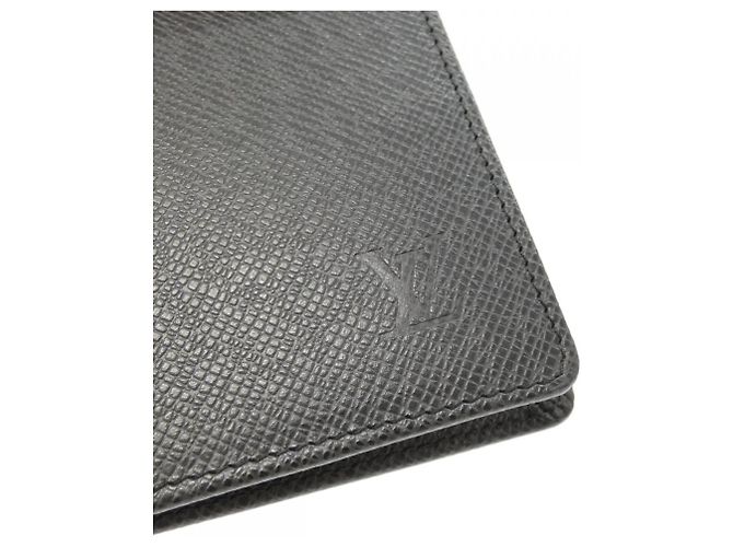 Louis Vuitton Taiga Agenda GM Organizer Grey - view 4