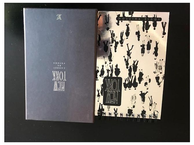 Louis Vuitton Carnet de Voyage New York Noir Blanc Gris - vue 3