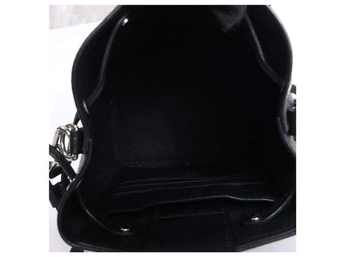 Bucket Borsa a tracolla Louis Vuitton LockMe in nero - vista 6
