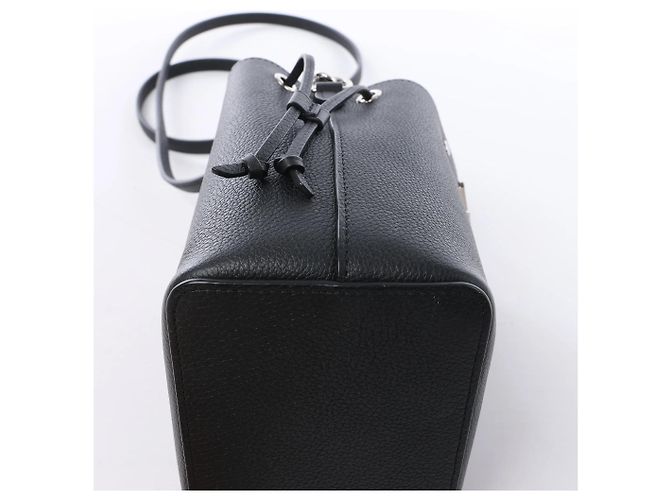 Bucket Borsa a tracolla Louis Vuitton LockMe in nero - vista 8