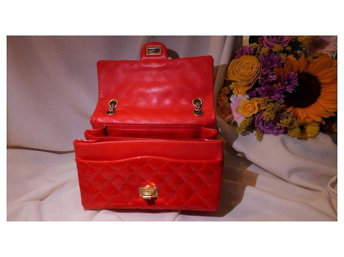 Mademoiselle Chanel 2.55 Réédition gestepptes Lackleder mittel Klappentasche irisierendes Rot - Ansicht 8