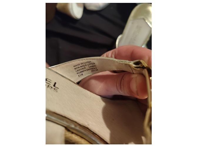 Sandali espadrilles con zeppa Michael Kors Gold MK Logo D'oro - vista 3