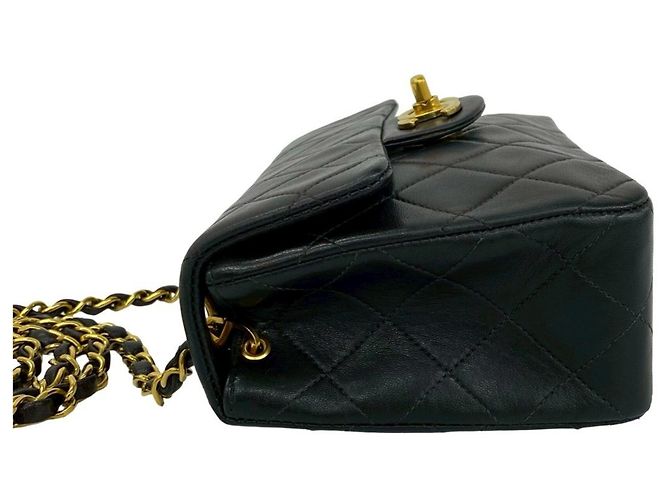 Timeless Chanel Vintage Matelassé Coco Lammfell Mini Schultertasche mit Kette Schwarz - Ansicht 5