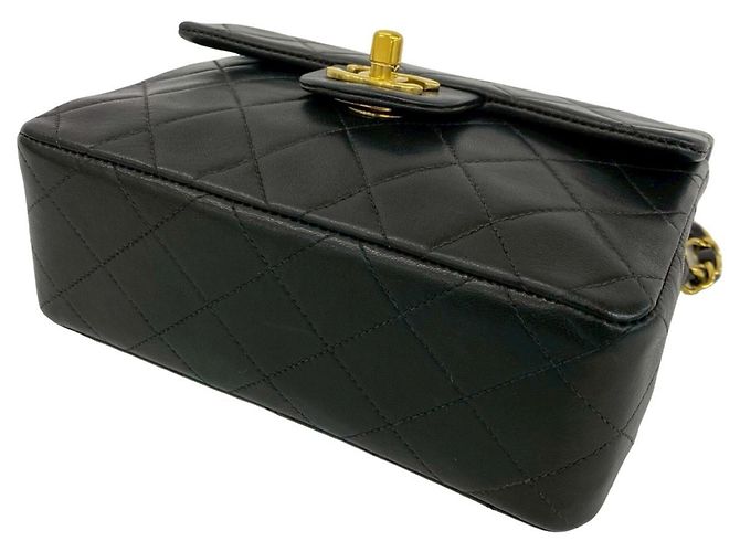 Timeless Chanel Vintage Matelassé Coco Lammfell Mini Schultertasche mit Kette Schwarz - Ansicht 8