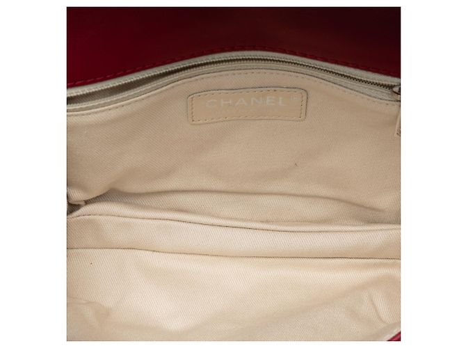 Clutch Hamptons in pelle di vitello trapuntata rossa con doppia cucitura e catena Chanel - vista 4