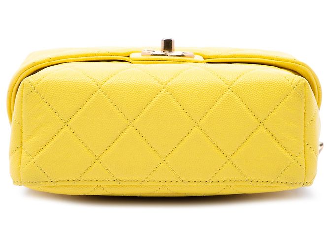 Chanel Vanity Case Handy Box en Caviar Matelassé Jaune avec Chaîne - vue 3