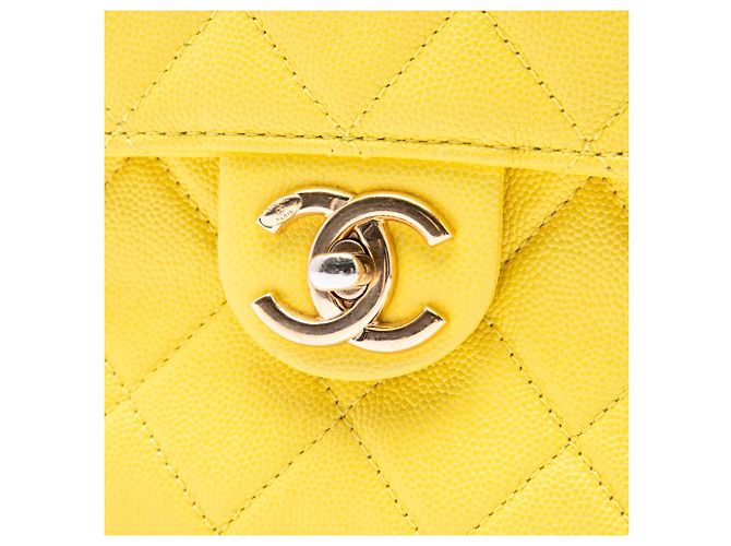 Chanel Vanity Case Handy Box en Caviar Matelassé Jaune avec Chaîne - vue 5