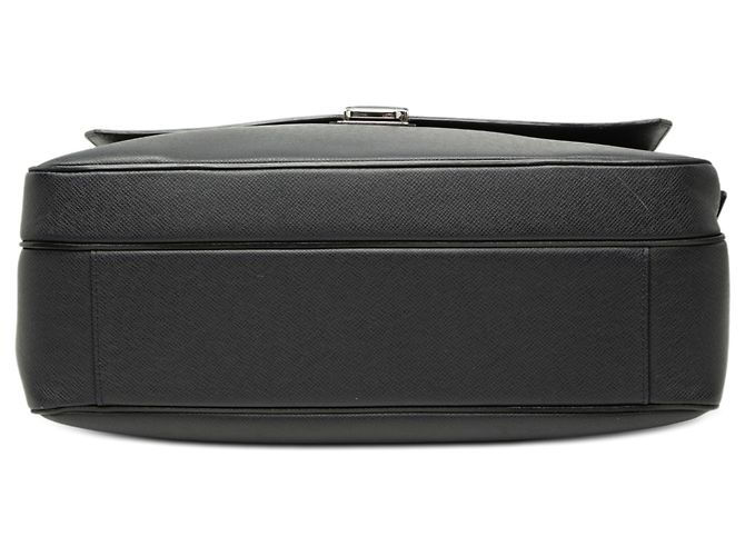 Louis Vuitton Nero Taiga Vassili PM - vista 3