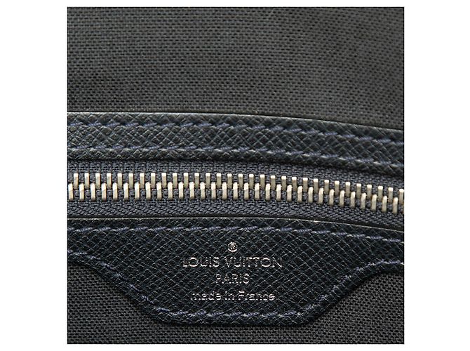 Louis Vuitton Nero Taiga Vassili PM - vista 5