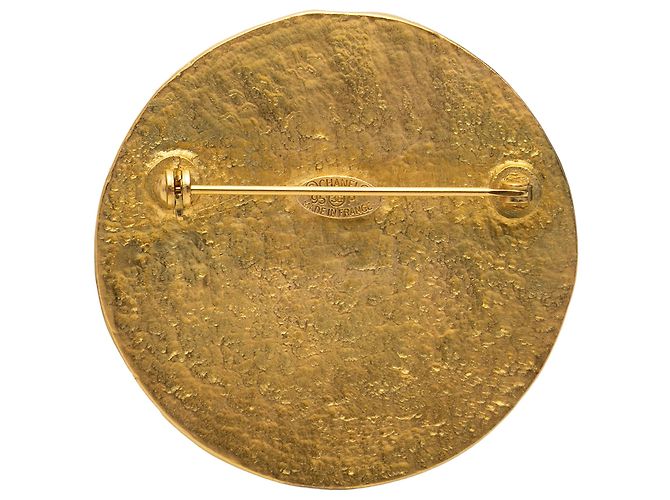 Spilla rotonda Chanel Gold CC placcata oro D'oro - vista 2
