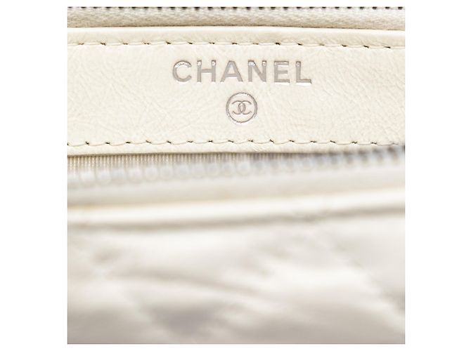 Clutch Gabrielle in pelle di vitello invecchiata trapuntata bianca con catena Chanel Bianco - vista 5