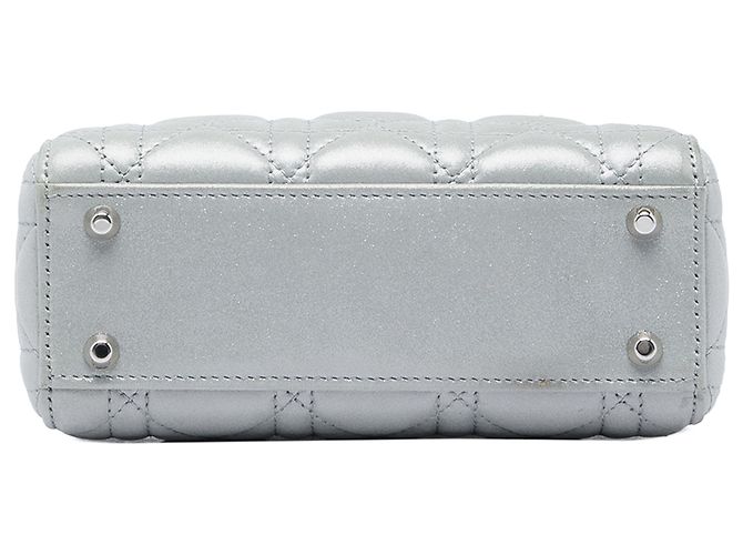Lady Dior Cannage in agnello iridescente argento mini - vista 3