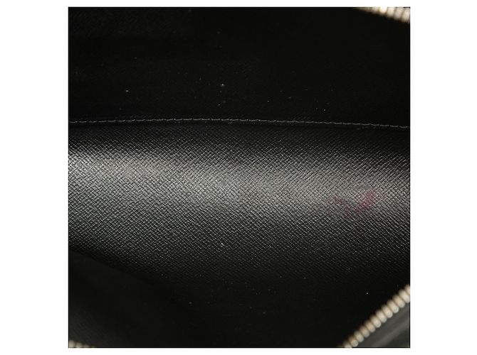 Louis Vuitton Pochette Baikal en cuir Taiga noir - vue 4