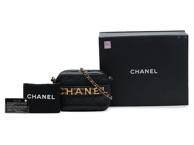 Camera Chanel Kamera Tasche aus schwarzem gestepptem Kalbsleder mit Logo-Kette - Ansicht 7