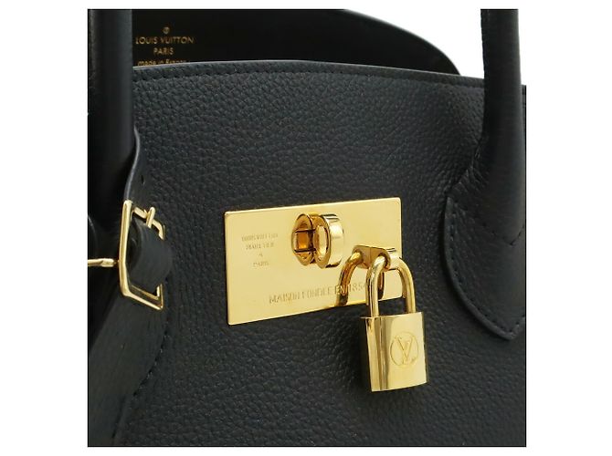 Borsa a mano e borsa a tracolla Louis Vuitton Mila PM Nero - vista 9