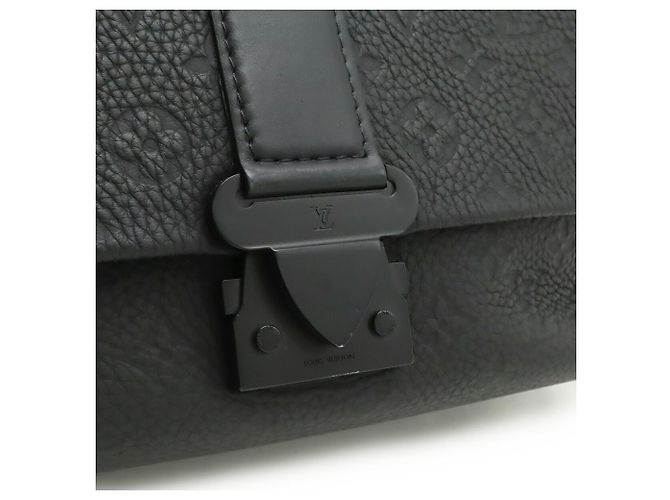 Borsa a tracolla Louis Vuitton Monogram Taurillon S Cape Nero - vista 9