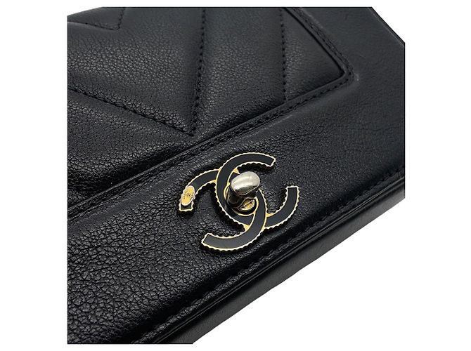 Borsa a tracolla Chanel Mademoiselle V-Stitch Black Nero - vista 8