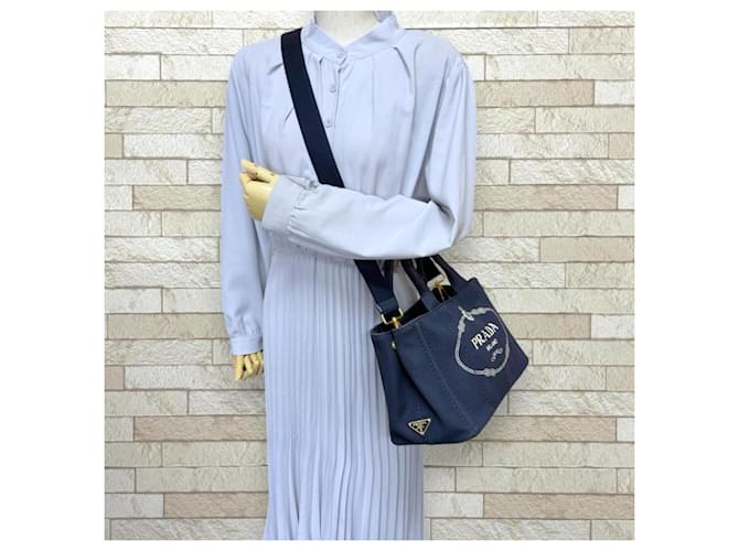 Borsa tote a tracolla Canapa Prada Blu navy - vista 2
