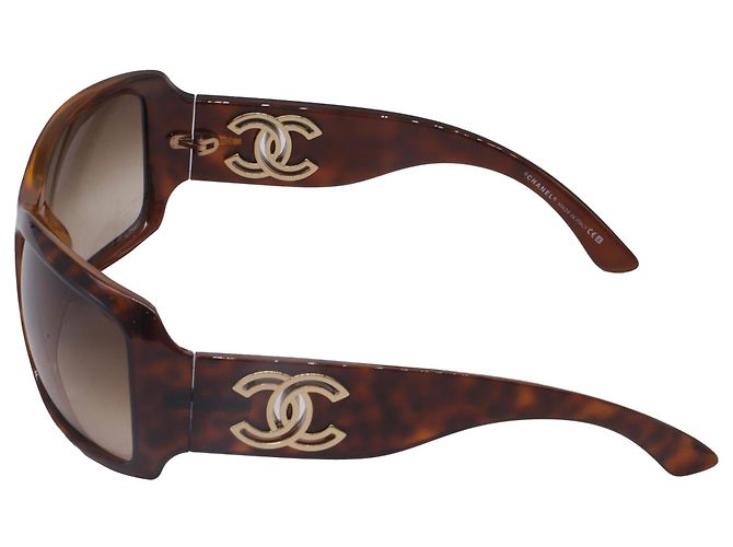 Timeless Chanel 6018 Tortoiseshell Sunglasses in Brown Acetate - view 5