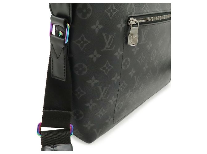 Bolso de hombro Louis Vuitton Monogram Eclipse Apollo MM - vista 5