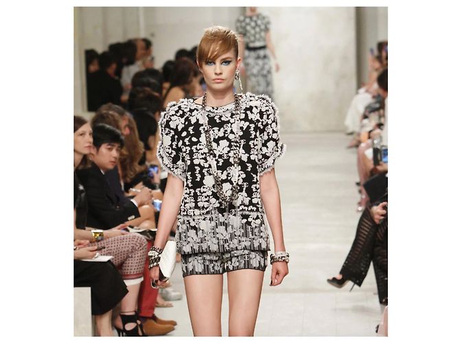 Chanel Tunica Jacquard Beige e Nera con Logo Nero - vista 2