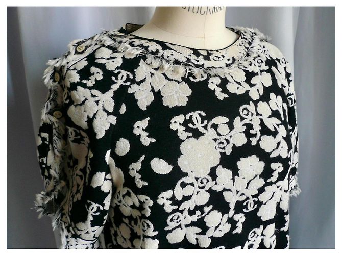 Chanel Tunica Jacquard Beige e Nera con Logo Nero - vista 5