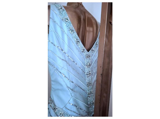 Autre Marque Hellblaues Abendkleid mit Pailletten und Perlen - Ansicht 15