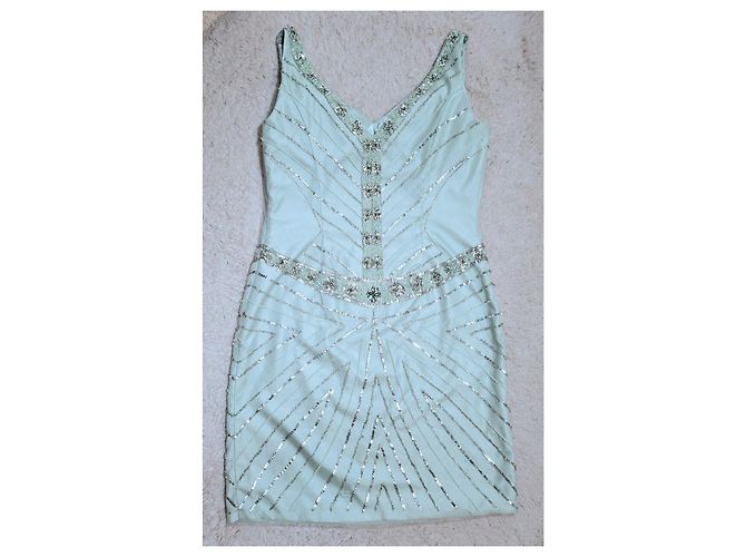 Autre Marque Hellblaues Abendkleid mit Pailletten und Perlen - Ansicht 18