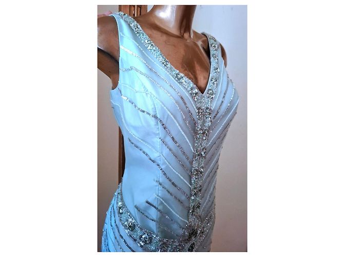 Autre Marque Hellblaues Abendkleid mit Pailletten und Perlen - Ansicht 8