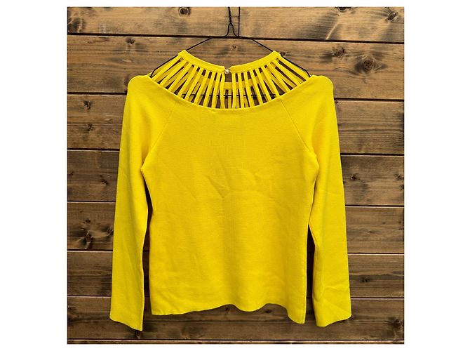 Moschino Boutique gelber Pullover mit Cut-Out-Ausschnitt - Ansicht 2
