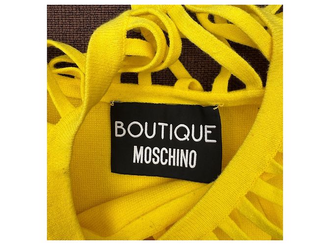 Moschino Boutique gelber Pullover mit Cut-Out-Ausschnitt - Ansicht 4