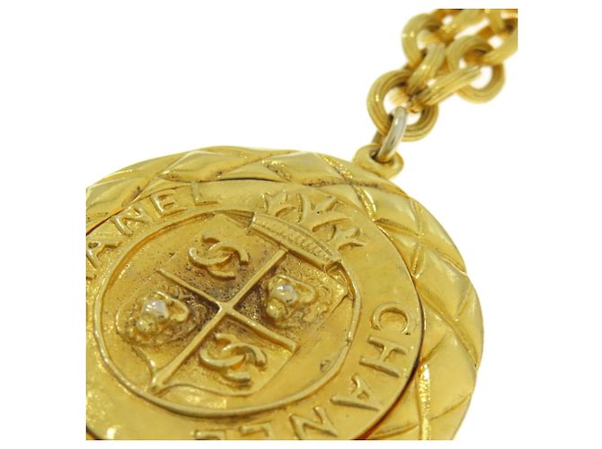 Collana pendente reversibile Chanel Relief Matelasse Frame Round D'oro - vista 6