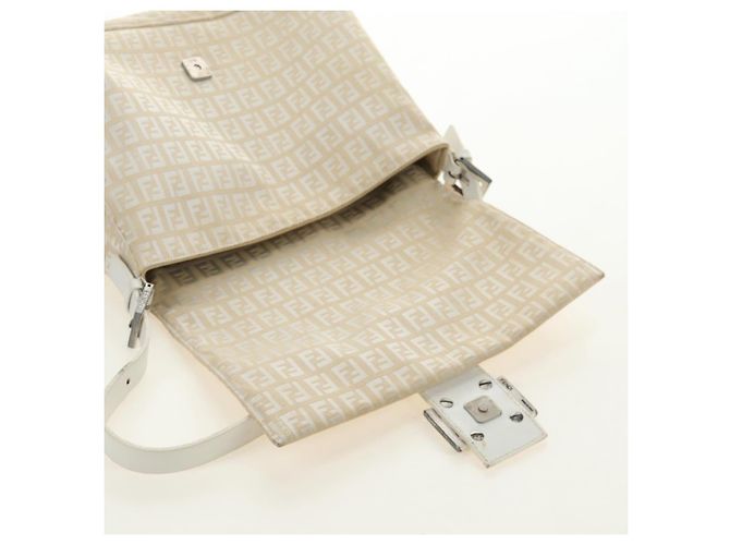 Borsa a tracolla FENDI Zucchino Canvas Mamma Baguette Bianco Argento Auth 186466V - vista 19