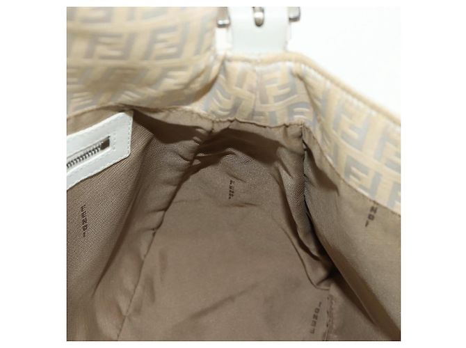 Borsa a tracolla FENDI Zucchino Canvas Mamma Baguette Bianco Argento Auth 186466V - vista 23