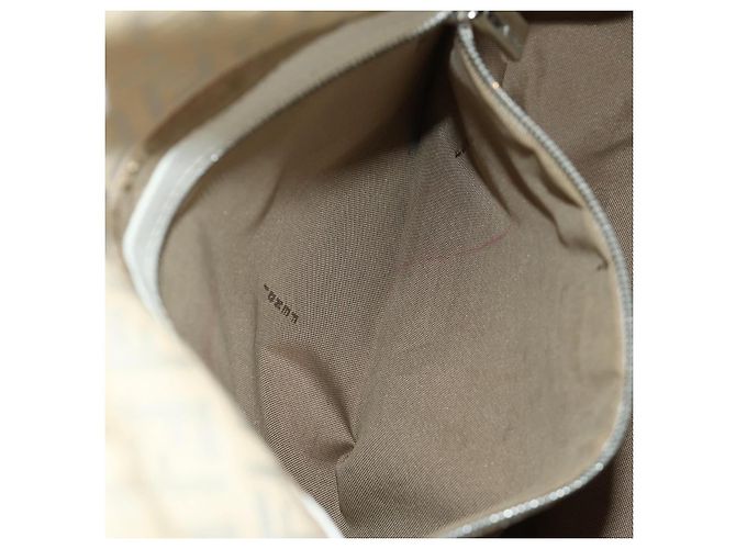 Borsa a tracolla FENDI Zucchino Canvas Mamma Baguette Bianco Argento Auth 186466V - vista 26
