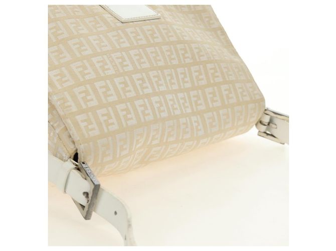 Borsa a tracolla FENDI Zucchino Canvas Mamma Baguette Bianco Argento Auth 186466V - vista 6