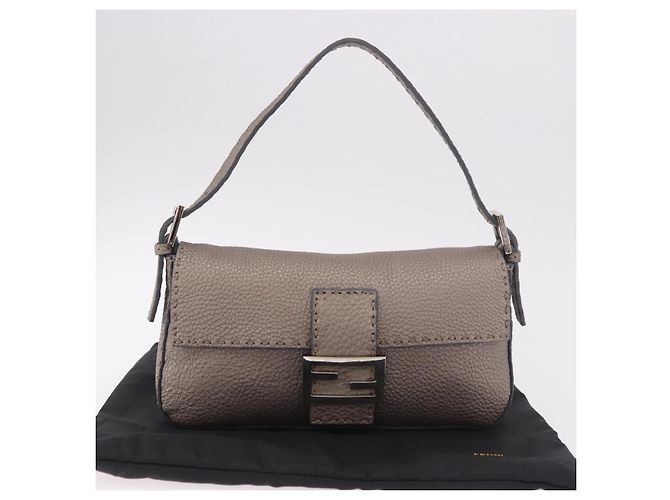 FENDI Celeria Mamma Baguette Schultertasche aus Leder Grau 8BR101 Auth 187996SAM Braun - Ansicht 26