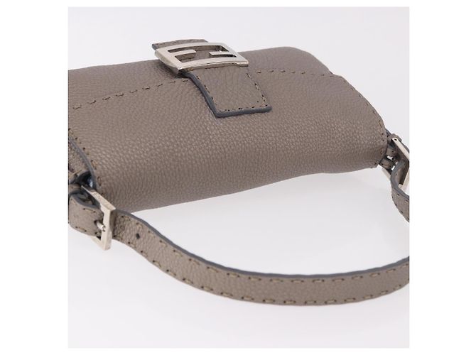 FENDI Celeria Mamma Baguette Schultertasche aus Leder Grau 8BR101 Auth 187996SAM Braun - Ansicht 6