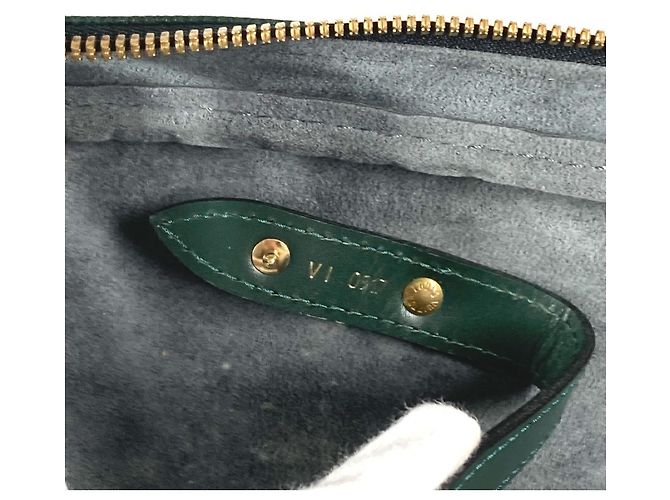 Borsa Louis Vuitton Taiga Elanga Enpoche Verde - vista 13