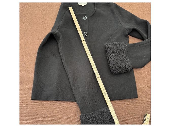 Max Mara Schwarzer Strickcardigan mit Pelzbesatz an den Ärmelbündchen - Ansicht 8