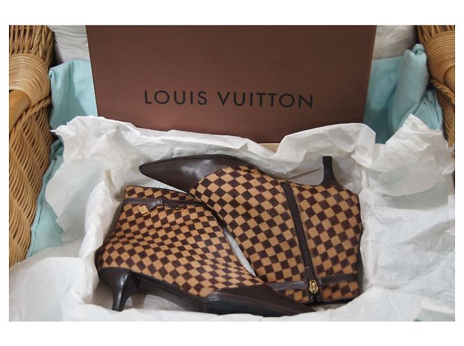 Louis Vuitton Stivaletti Damier Azur in pelle e pony Marrone - vista 13