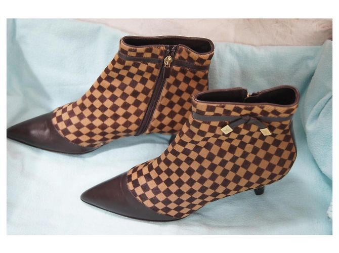 Louis Vuitton Stivaletti Damier Azur in pelle e pony Marrone - vista 2