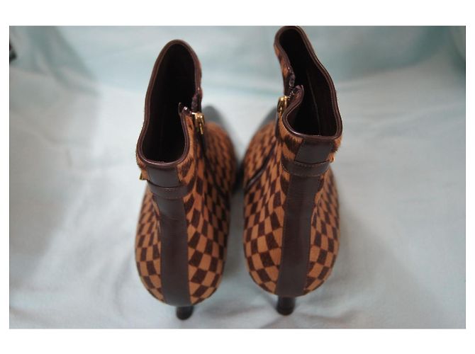 Louis Vuitton Stivaletti Damier Azur in pelle e pony Marrone - vista 4