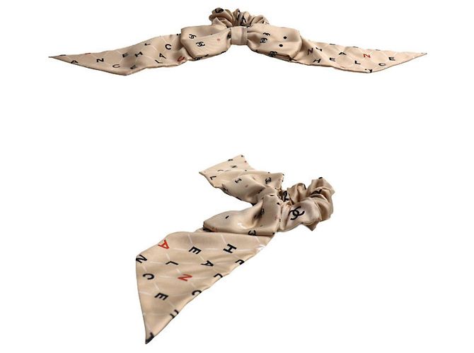 Chanel Seiden-Scrunchie mit Coco Mark Logo Beige - Ansicht 3