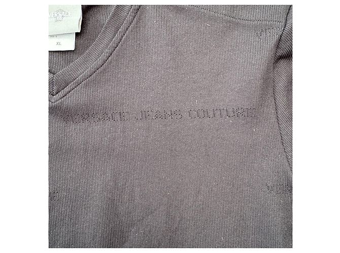 Versace Jeans Couture T-shirt nera scollo a V logo embossed - vista 5