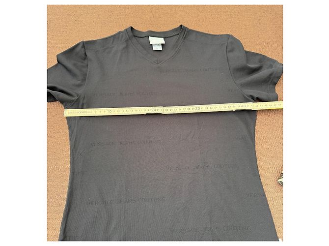 Versace Jeans Couture T-shirt nera scollo a V logo embossed - vista 8