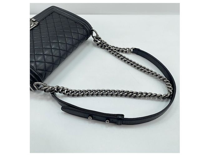 Borsa a tracolla Chanel Boy Medium in nero - vista 10