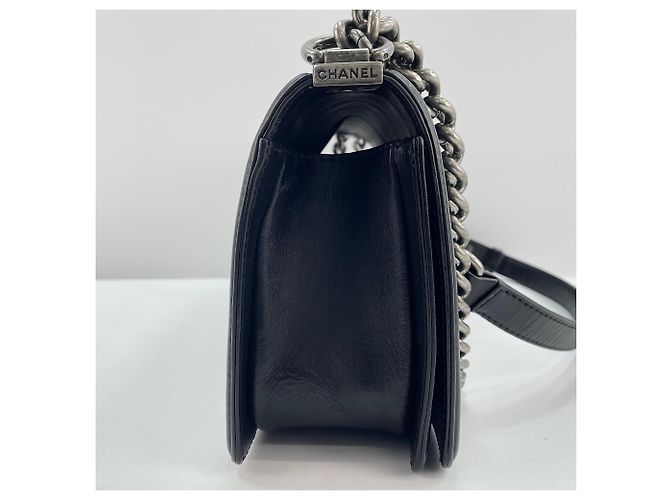 Borsa a tracolla Chanel Boy Medium in nero - vista 6